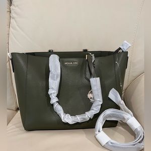 *NWT* Michael Kors Tote